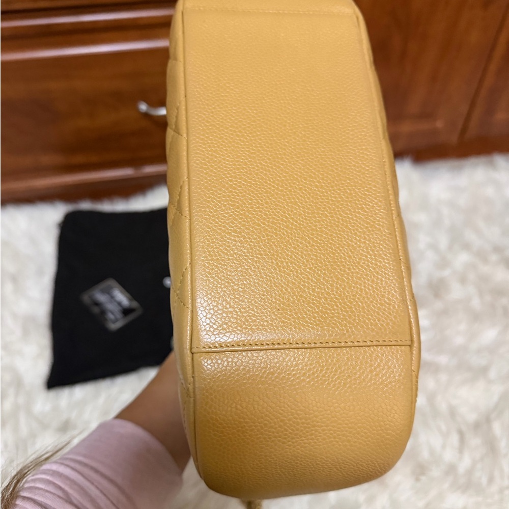 Chanel Beige Quilted Shoulder Bag - Picture 6 of 10